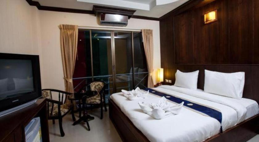 Triple Rund Place Hotell Patong
