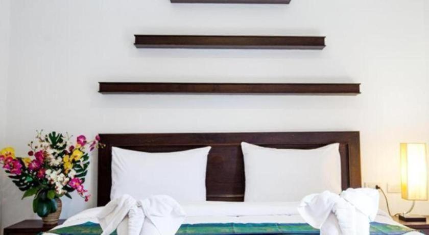 Triple Rund Place Hotell Patong