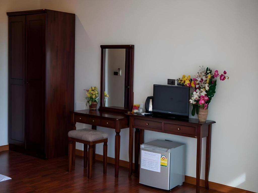 Triple Rund Place Hotell 2*