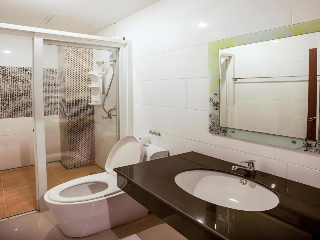 Triple Rund Place Hotell 2*