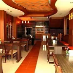 Triple Rund Place Hotel