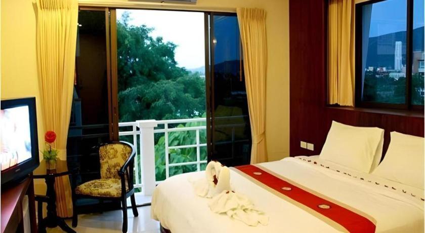 Triple Rund Place Hotel