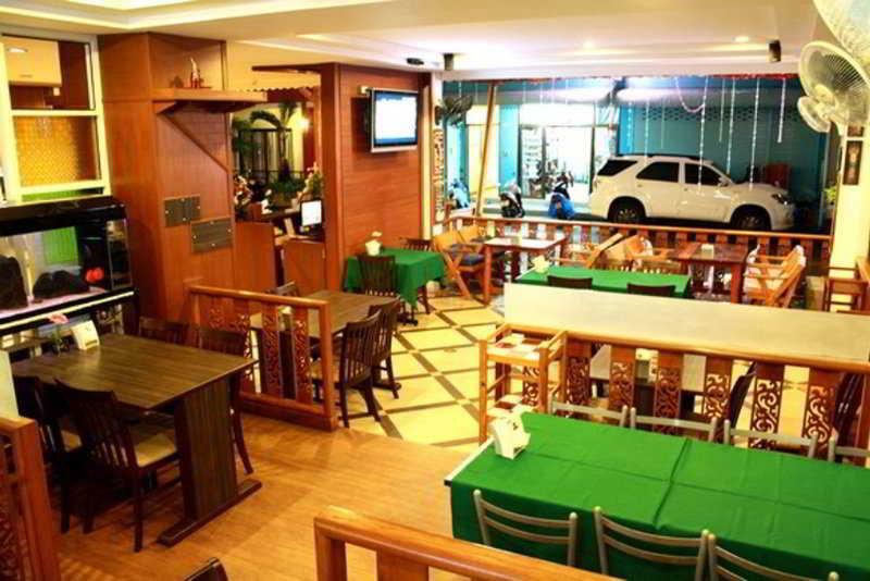 Triple Rund Place Hotel 2*
